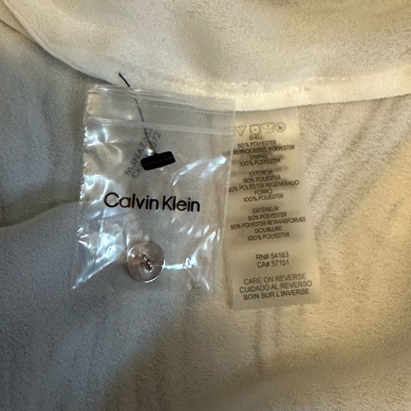 CALVIN KLEIN Women's Loose Fitted Poly Chiffon Sleeveless Twist Detail Blouse - Picture 12 of 13